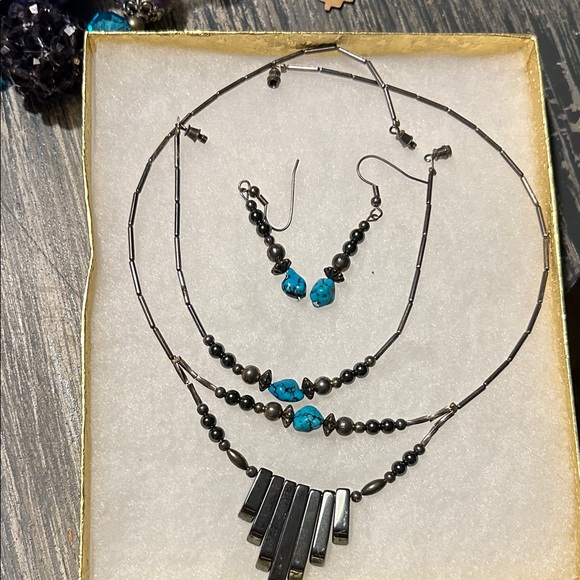 Elegant Silver and Turquoise Jewelry Set - Picture 8 of 9